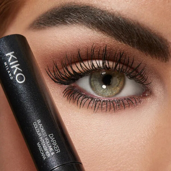 Mascara com efeito volume ultrapreta e intensificadora da cor - Image 3